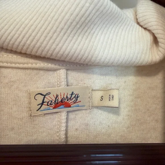 Faherty Cream Long Sleeve Legend Quarter Zip - NWOT - Picture 5 of 5
